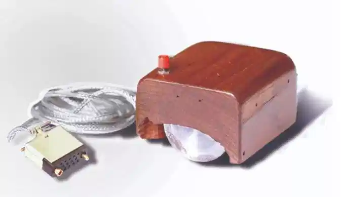 Premier prototype de souris d'ordinateur de SRI